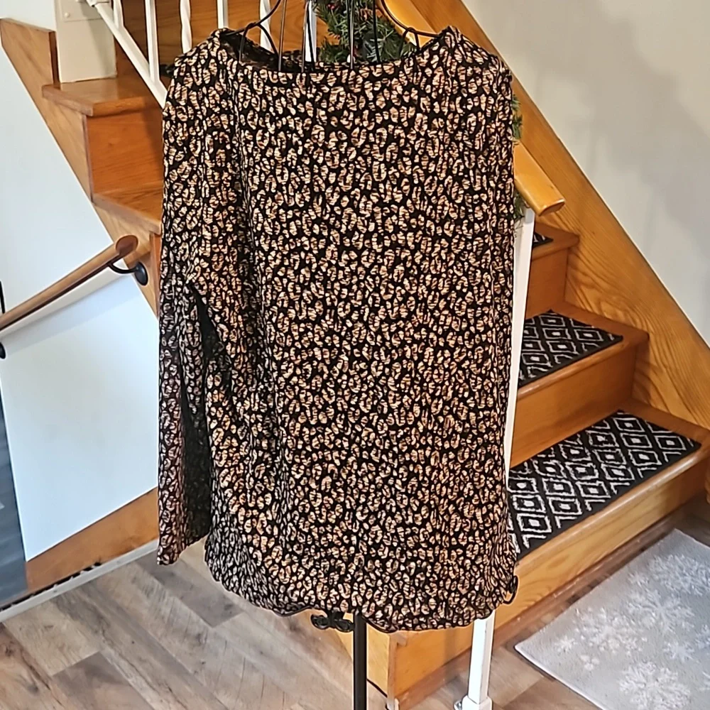 👚CHICO'S ABSTRACT PRINT TOP👚 - Picture 8 of 9